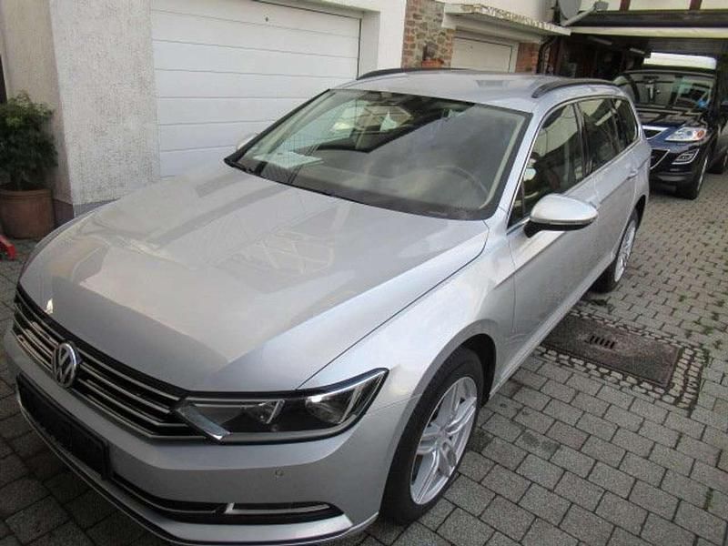 Reflexsilber Gebraucht 2016 VW Passat Comfortline Kombi | 11.950 € (Guter Preis) - Bild 1/4