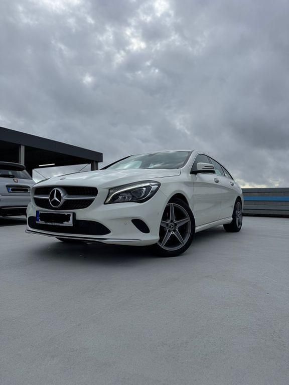 Weiß Gebraucht 2017 Mercedes CLA180 Shooting Brake Kombi | 12.500 € (Fairer Preis) - Bild 1/4