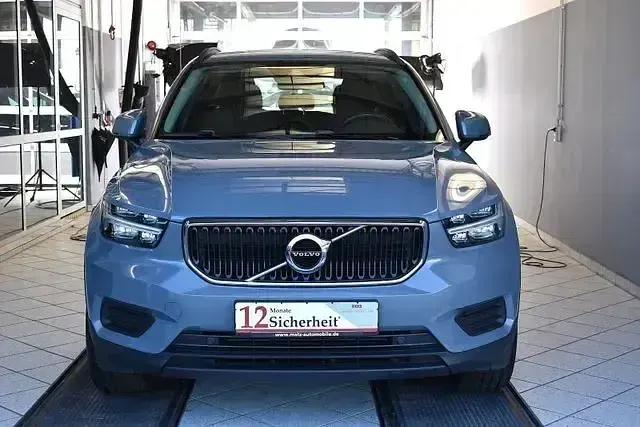 Gebraucht Volvo XC40 Momentum 150 PS (110 kW) 2021 Thunder grey / metallic SUV