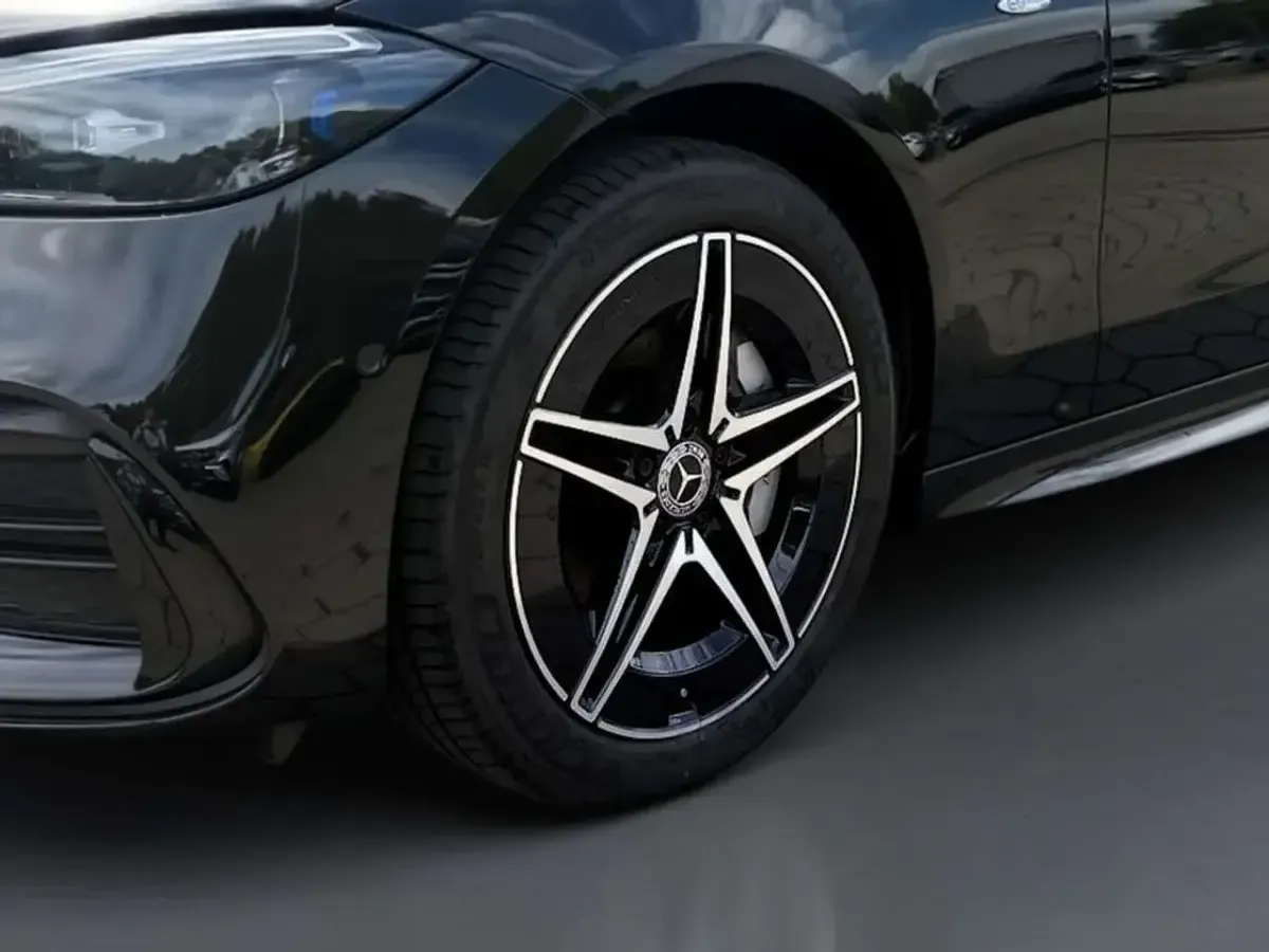 Gebraucht Mercedes C300e AMG 313 PS (230 kW) 2025 Schwarz Kombi