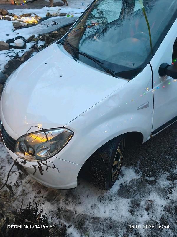 Gebraucht Dacia Sandero 75 PS (55 kW) 2012 Weiß Kleinwagen