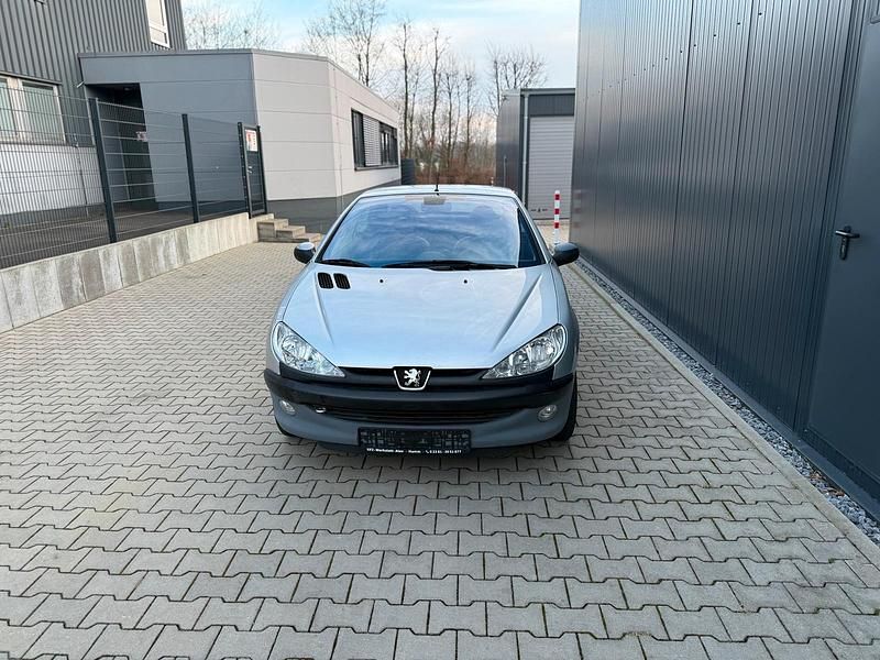 Gebraucht Peugeot 206 109 PS (80 kW) 2002 Silber Kleinwagen