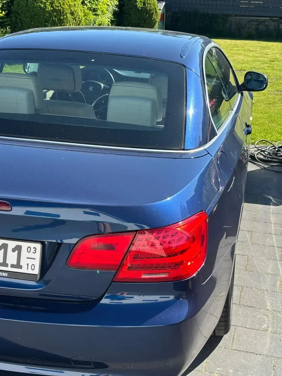 Gebraucht BMW 325 Cabriolet 214 PS (157 kW) 2011 Blau Cabrio
