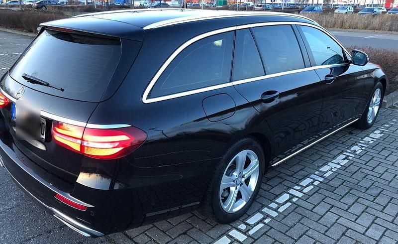 Gebraucht Mercedes E220 Avantgarde 194 PS (142 kW) 2016 Schwarz Kombi