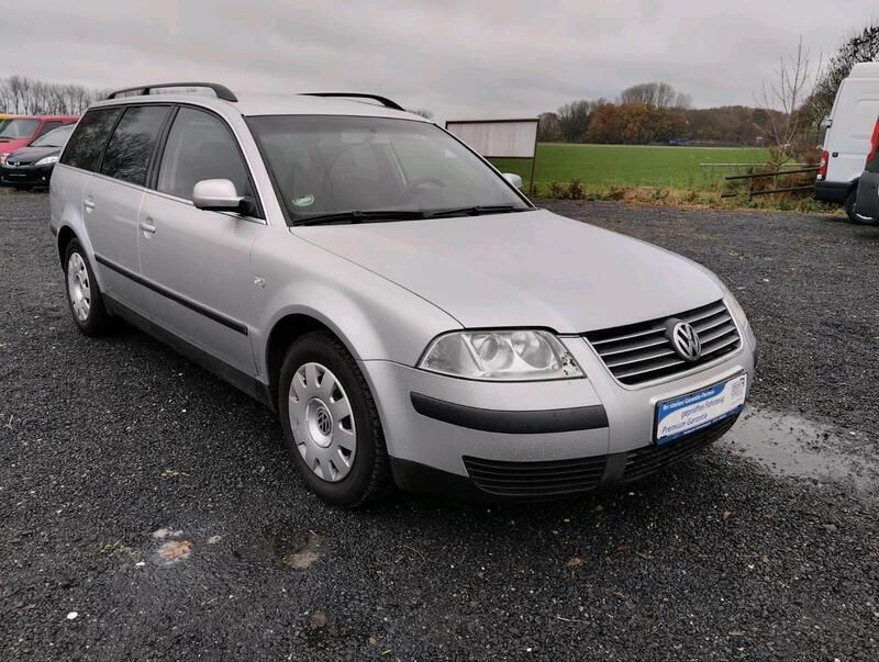 Silber Gebraucht 2004 VW Passat Basis Kombi | 1.499 € (Fairer Preis) - Bild 1/4