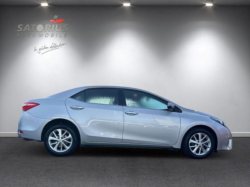 Gebraucht Toyota Corolla Executive 132 PS (97 kW) 2013 Platinsilber metallic Limousine