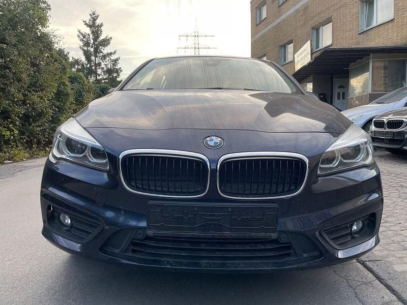 Blau Gebraucht 2016 BMW 218 Gran Tourer Advantage Van / Kleinbus | 6.990 € - Bild 1/4