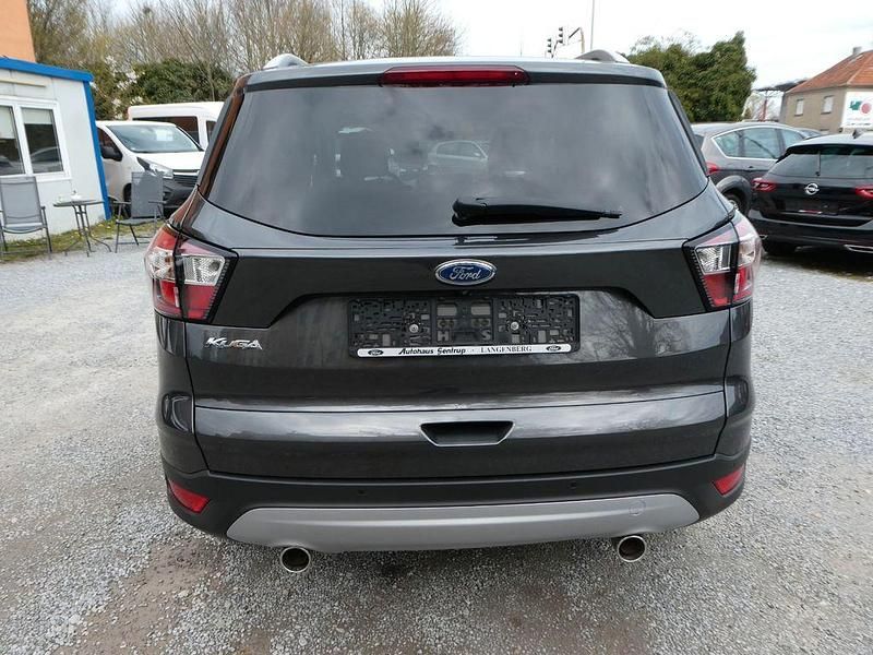 Gebraucht Ford Kuga Titanium 150 PS (110 kW) 2017 Grau SUV