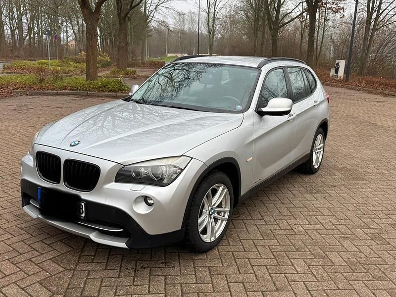 Grau Gebraucht 2010 BMW X1 SUV | 8.499 € (Fairer Preis) - Bild 1/4