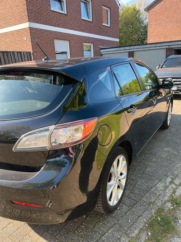 Używany Mazda 3 105 KM (77 kW) 2011 Czarny Sedan/Limuzyna