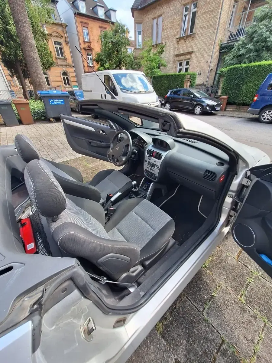 Gebraucht Opel Tigra 90 PS (66 kW) 2004 Silber Cabrio
