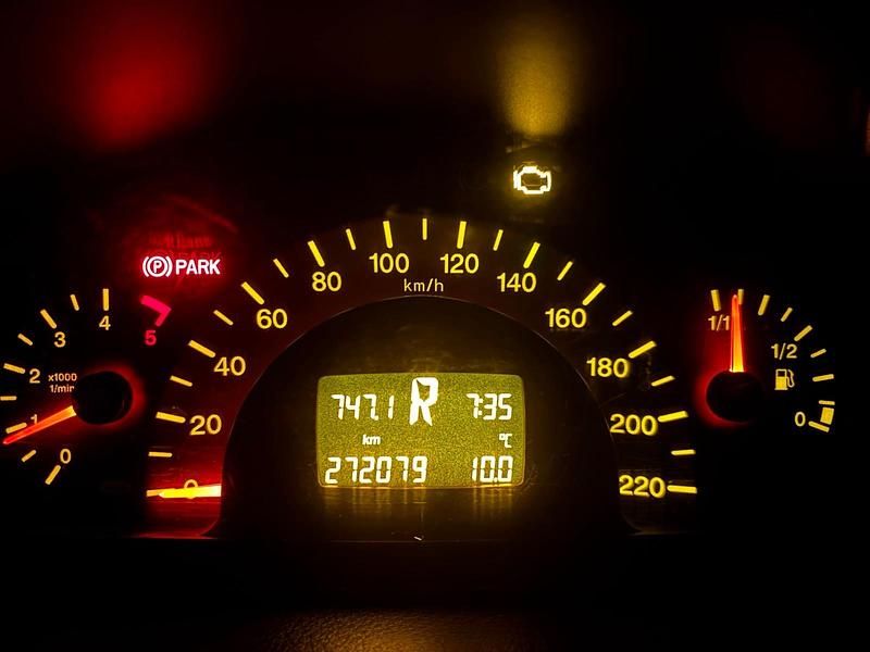 Silber Gebraucht 2005 Mercedes Viano Van / Kleinbus | 3.800 € (Superpreis) - Bild 1/4