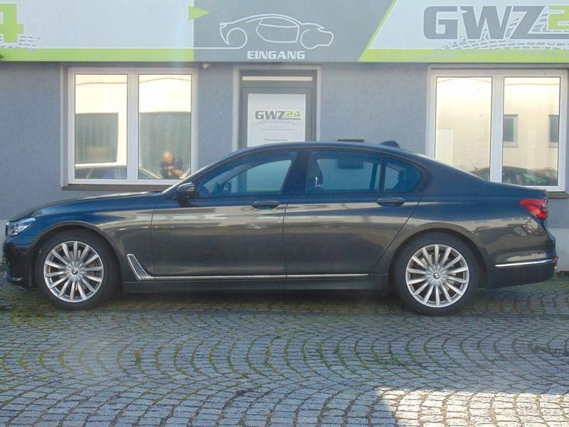 Gebraucht BMW 740L 326 PS (239 kW) 2018 Grau Limousine