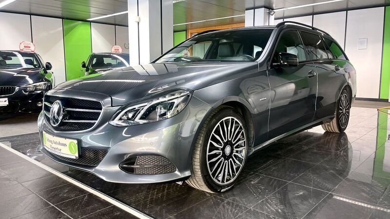 Grau Gebraucht 2015 Mercedes E350 Edition Limousine | 22.990 € (Guter Preis) - Bild 1/4