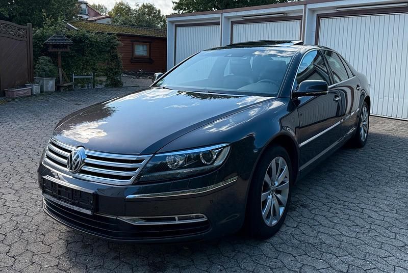 Grau Gebraucht 2012 VW Phaeton Limousine | 9.999 € (Fairer Preis) - Bild 1/4