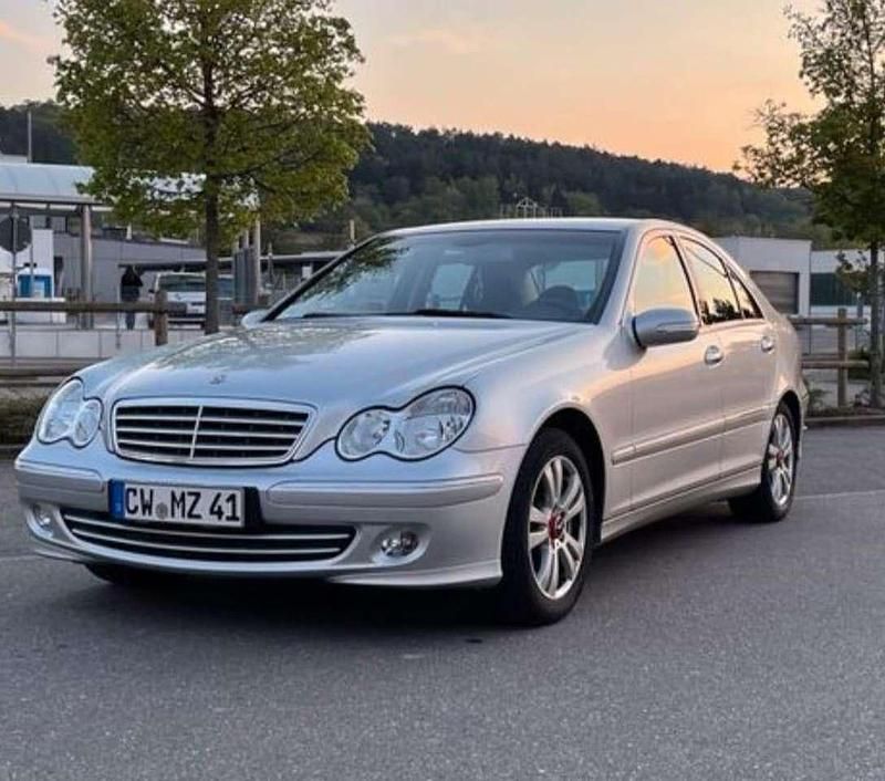 Grau Gebraucht 2003 Mercedes C200 Elegance Limousine | 6.000 € - Bild 1/4