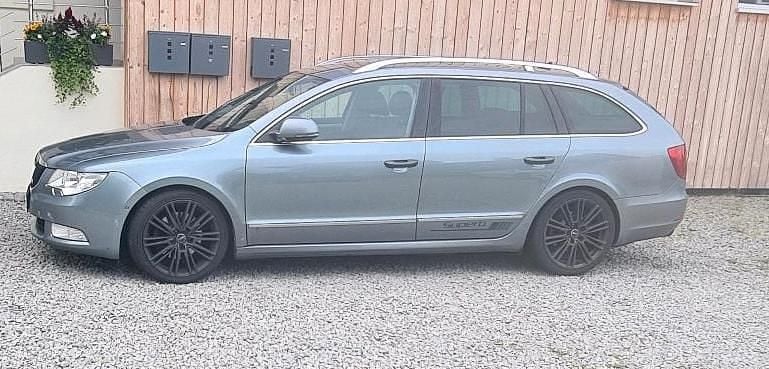 Silber Gebraucht 2012 Skoda Superb Kombi | 4.200 € (Guter Preis) - Bild 1/4