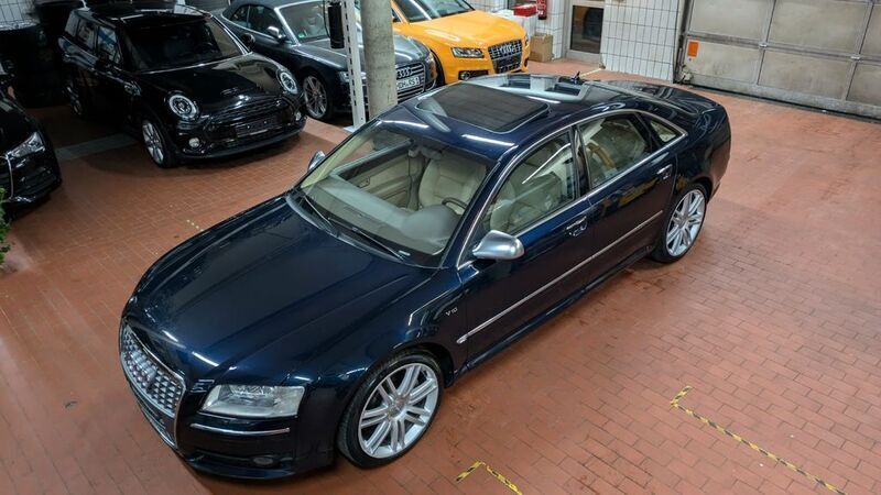 Blau Gebraucht 2006 Audi S8 Limousine | 16.590 € - Bild 1/4