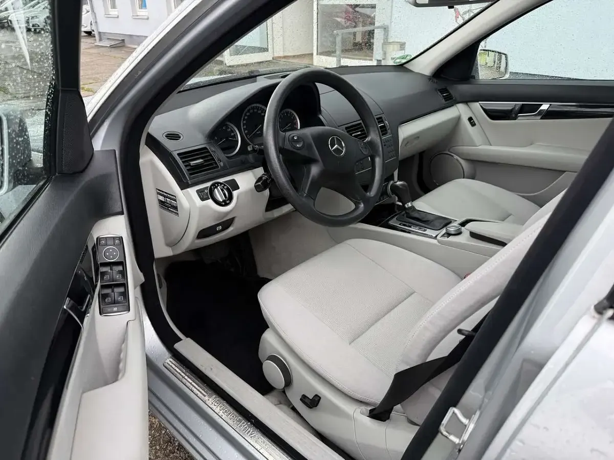 Gebraucht Mercedes C180 156 PS (114 kW) 2010 Iridiumsilber  metalliclack Limousine