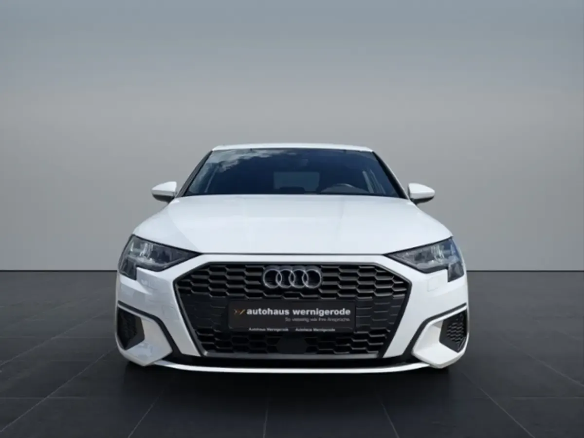Gebraucht Audi A3 Basis 116 PS (85 kW) 2023 Ibisweiß Limousine