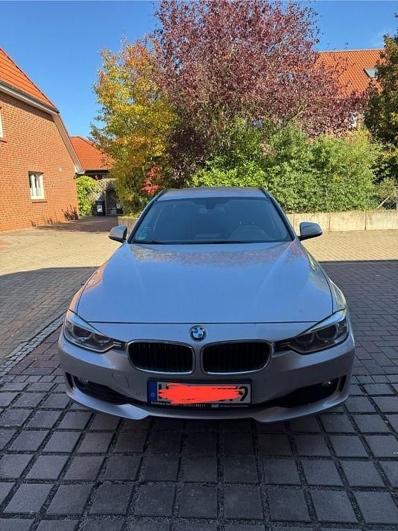 Silber Gebraucht 2013 BMW 316 Kombi | 5.500 € (Guter Preis) - Bild 1/4