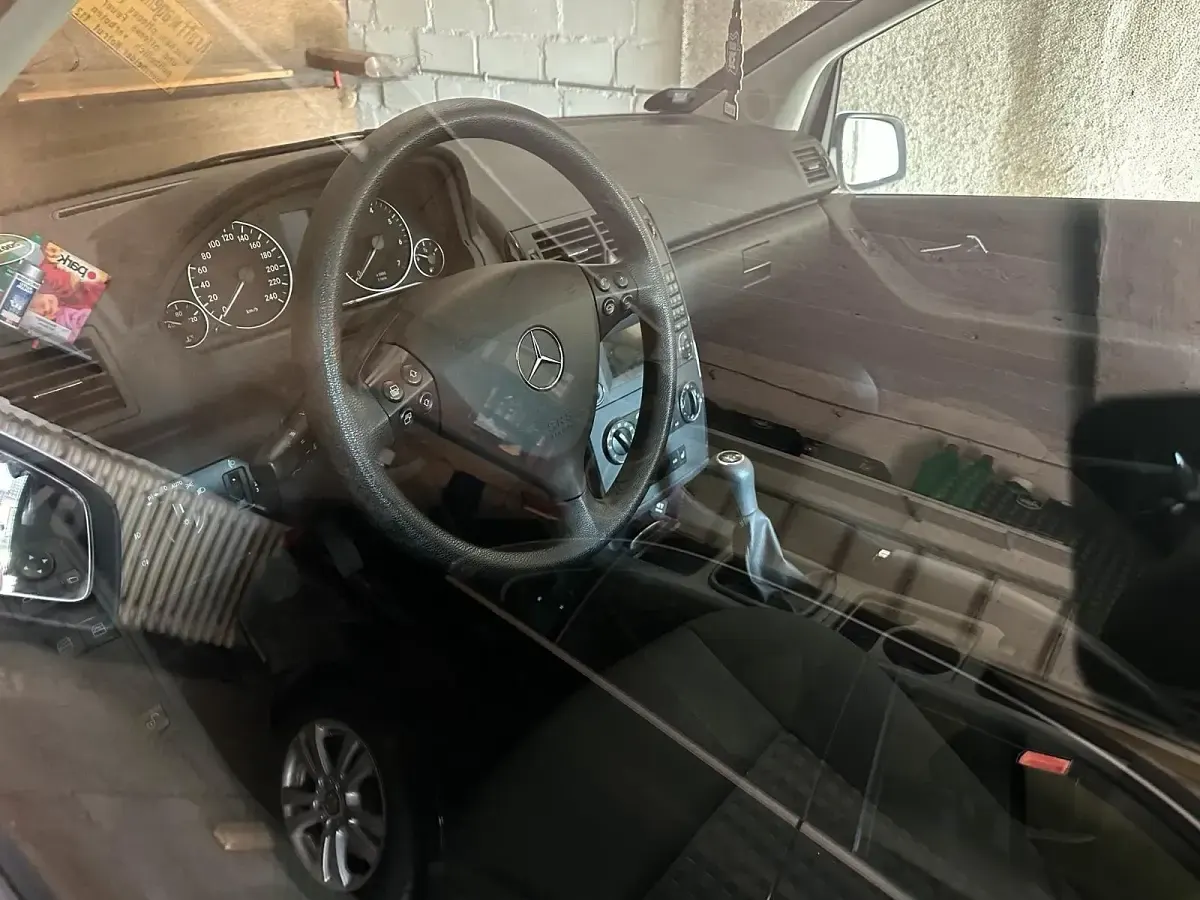 Gebraucht Mercedes A160 95 PS (69 kW) 2010 Silber Kleinwagen