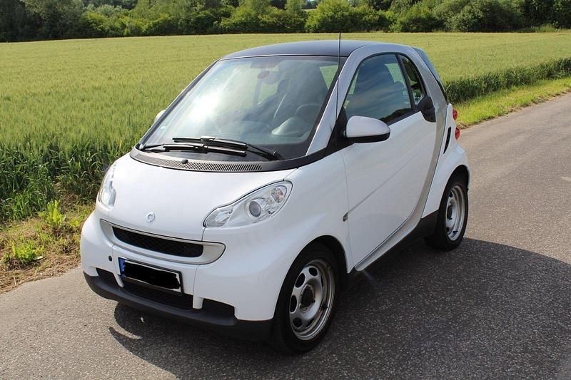Weiß Gebraucht 2011 Smart ForTwo Coupé Pure Coupé | 4.200 € (Fairer Preis) - Bild 1/4