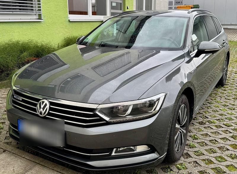 Grau Gebraucht 2017 VW Passat Kombi | 10.900 € (Guter Preis) - Bild 1/4