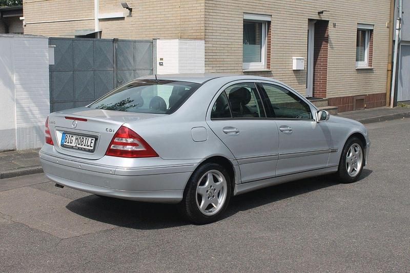 Gebraucht Mercedes C220 Elegance 150 PS (110 kW) 2006 Silber Limousine