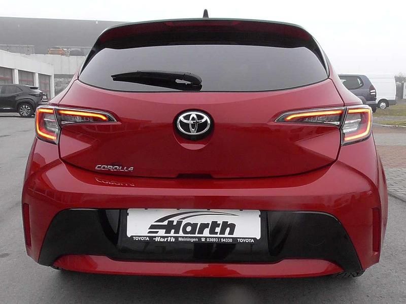 Gebraucht Toyota Corolla Comfort 116 PS (85 kW) 2019 Emotional red 2 Limousine