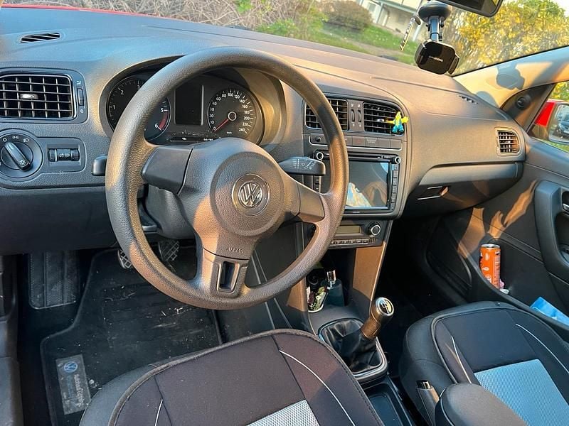 Second-hand VW Polo 75 CP (55 kW) 2010 Roșu Hatchback