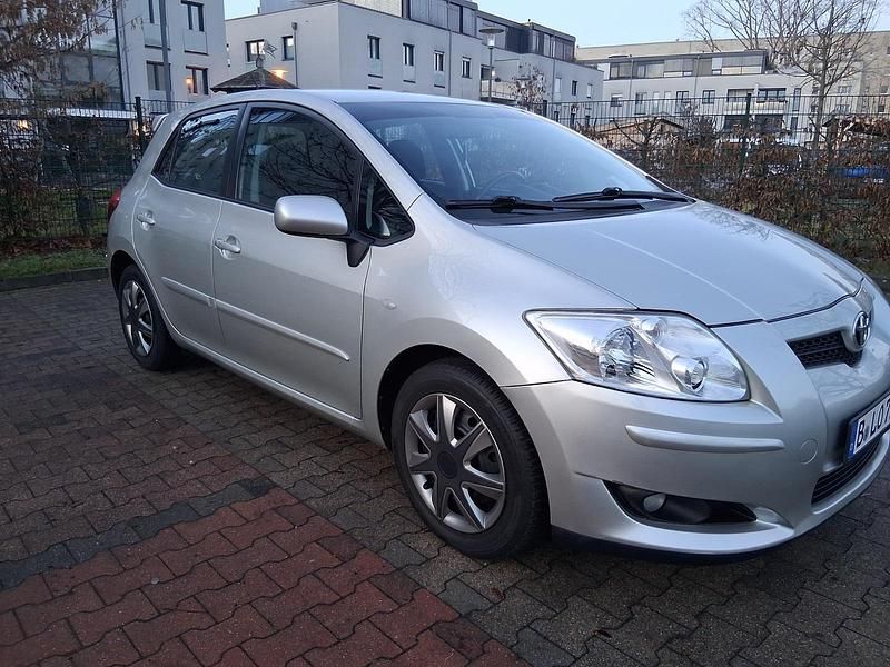 Gebraucht Toyota Auris 124 PS (91 kW) 2009 Grau Kleinwagen