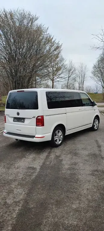 Gebraucht VW Multivan Highline 204 PS (150 kW) 2016 Weiß Van / Kleinbus