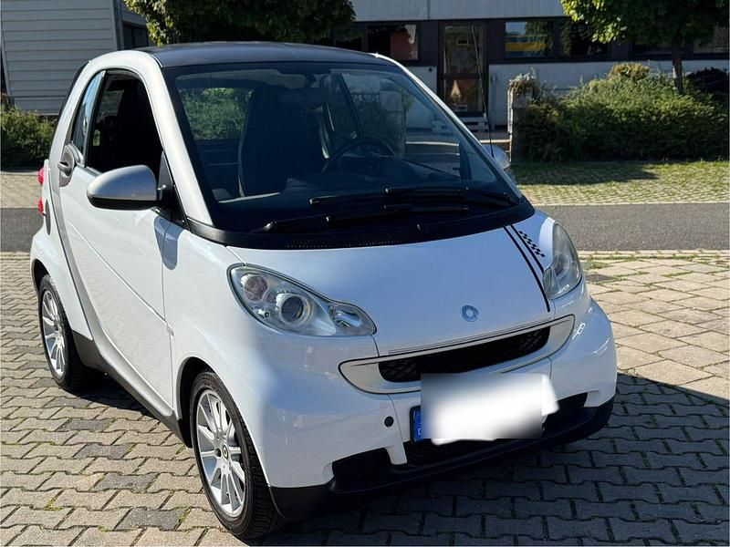 Weiß Gebraucht 2010 Smart ForTwo Coupé Passion Coupé | 3.990 € (Fairer Preis) - Bild 1/4