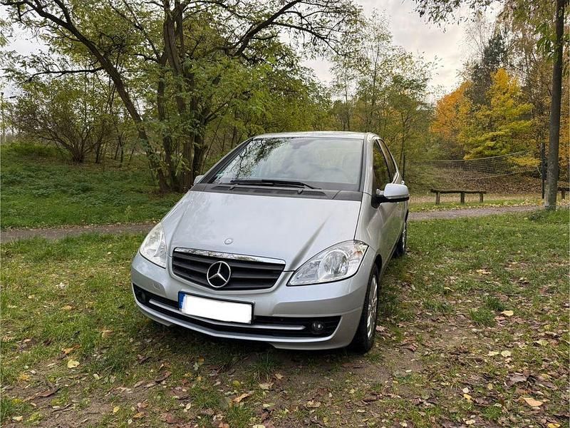 Silber Gebraucht 2010 Mercedes A160 Limousine | 7.500 € (Etwas zu teuer) - Bild 1/4