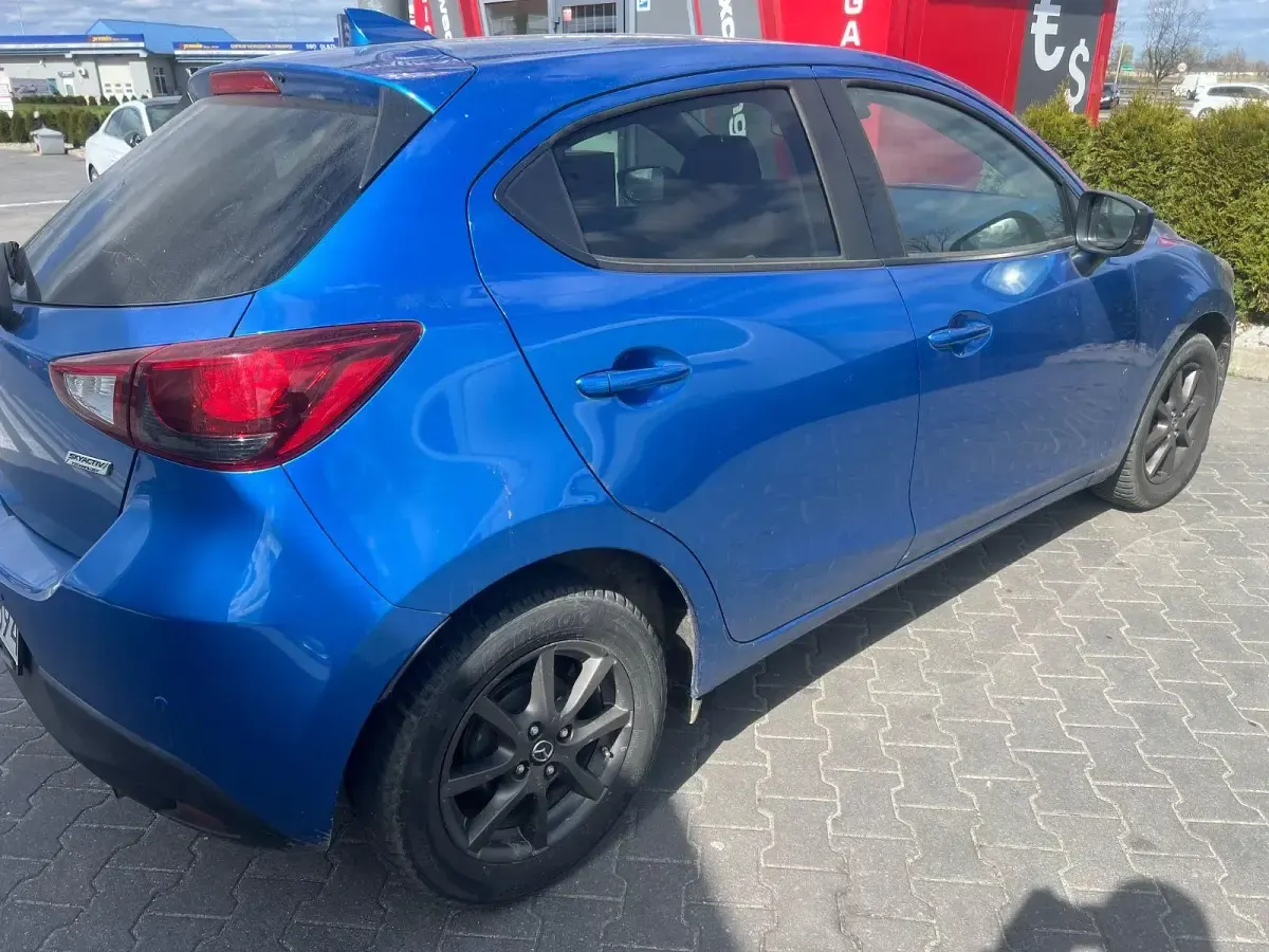 Używany Mazda 2 Kizoku 90 KM (66 kW) 2018 Niebieski Hatchback