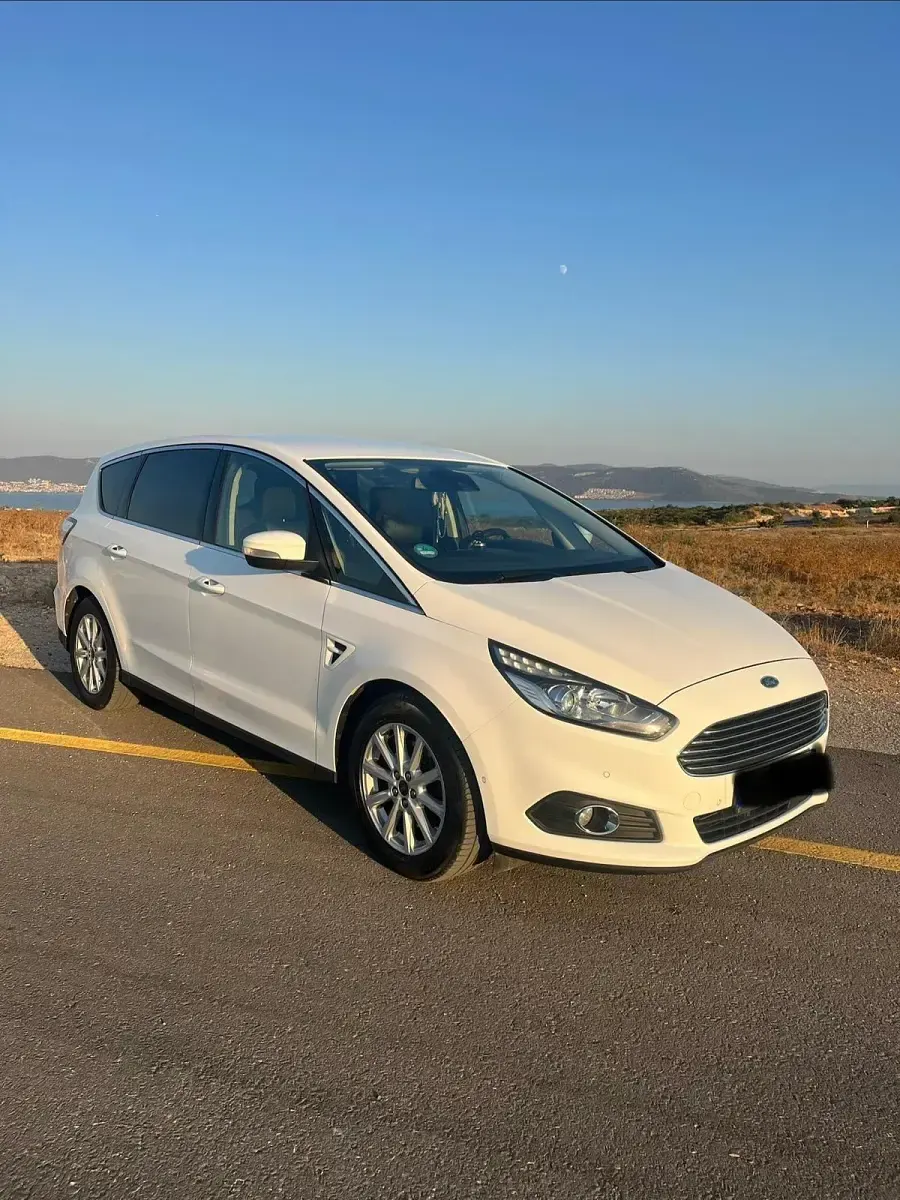 Gebraucht Ford S-MAX Titanium 179 PS (131 kW) 2017 Weiß Van / Kleinbus