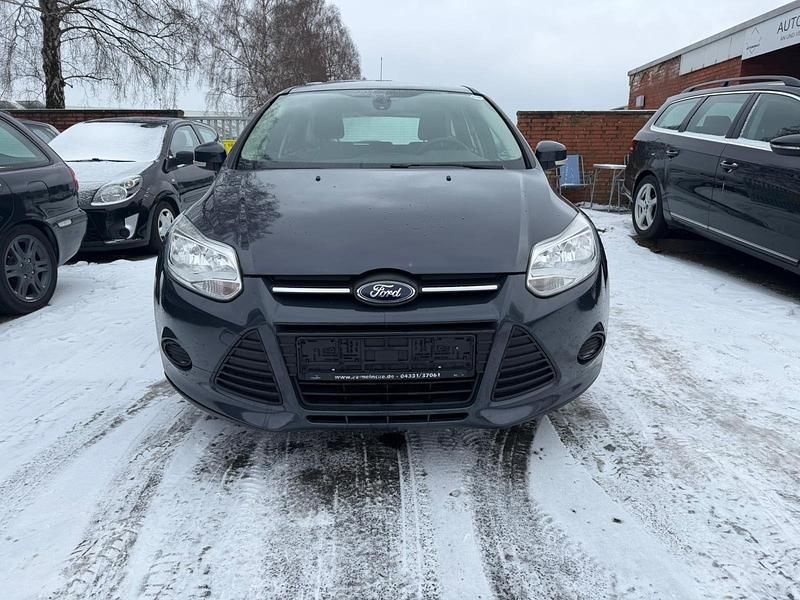 Gebraucht Ford Focus Trend 95 PS (69 kW) 2014 Blau Kombi