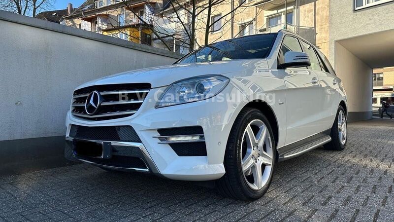 Weiß Gebraucht 2011 Mercedes ML350 AMG SUV | 19.998 € (Fairer Preis) - Bild 1/4