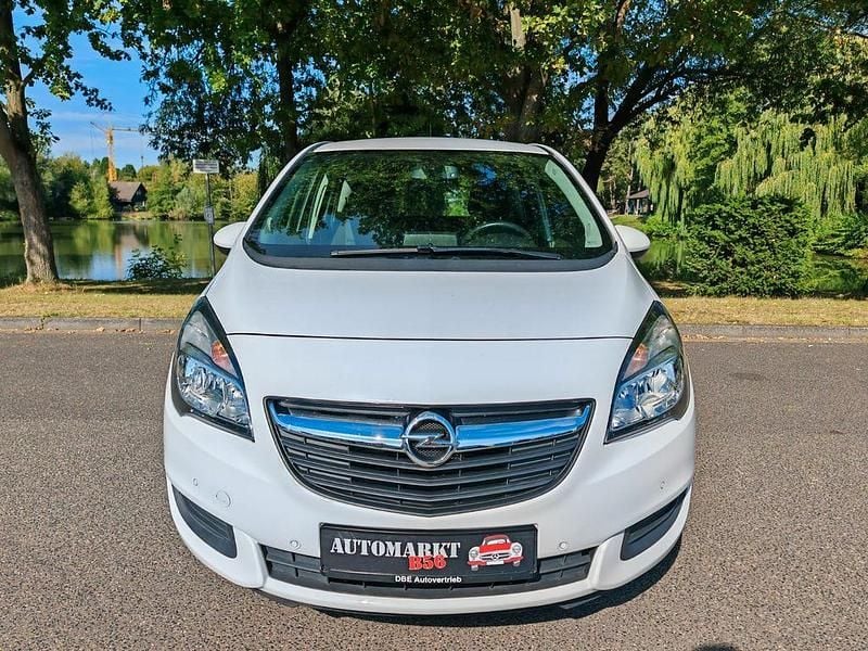 Weiß Gebraucht 2016 Opel Meriva Edition Van / Kleinbus | 8.499 € (Fairer Preis) - Bild 1/4