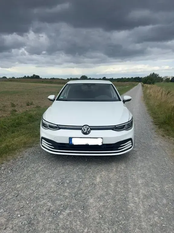Gebraucht VW Golf VIII 90 PS (66 kW) 2022 Weiß Limousine
