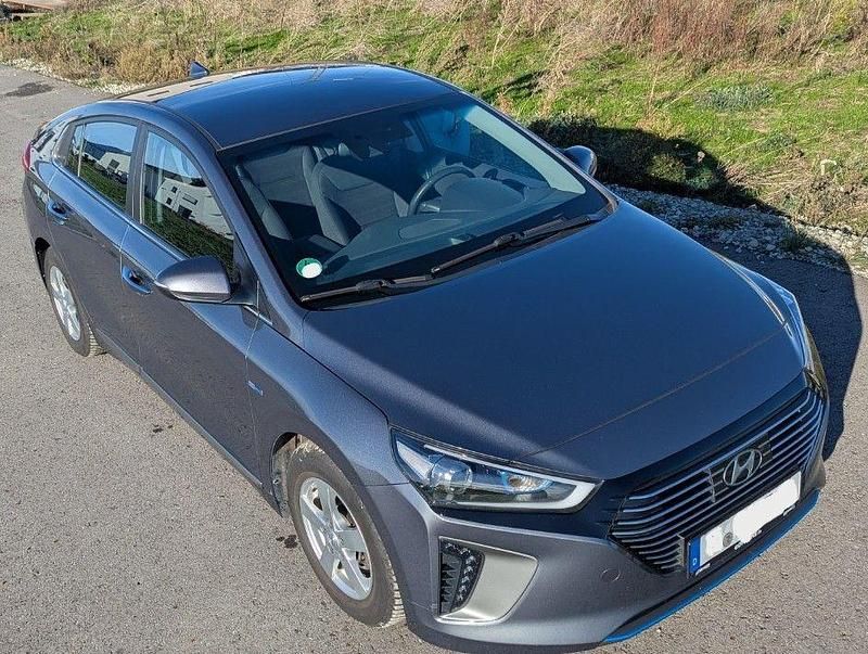Grau Gebraucht 2016 Hyundai Ioniq Kleinwagen | 11.000 € (Fairer Preis) - Bild 1/4
