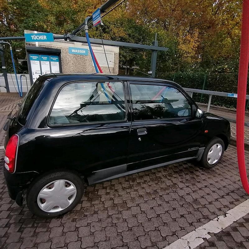 Gebraucht Daihatsu Cuore 56 PS (41 kW) 2002 Schwarz Kleinwagen