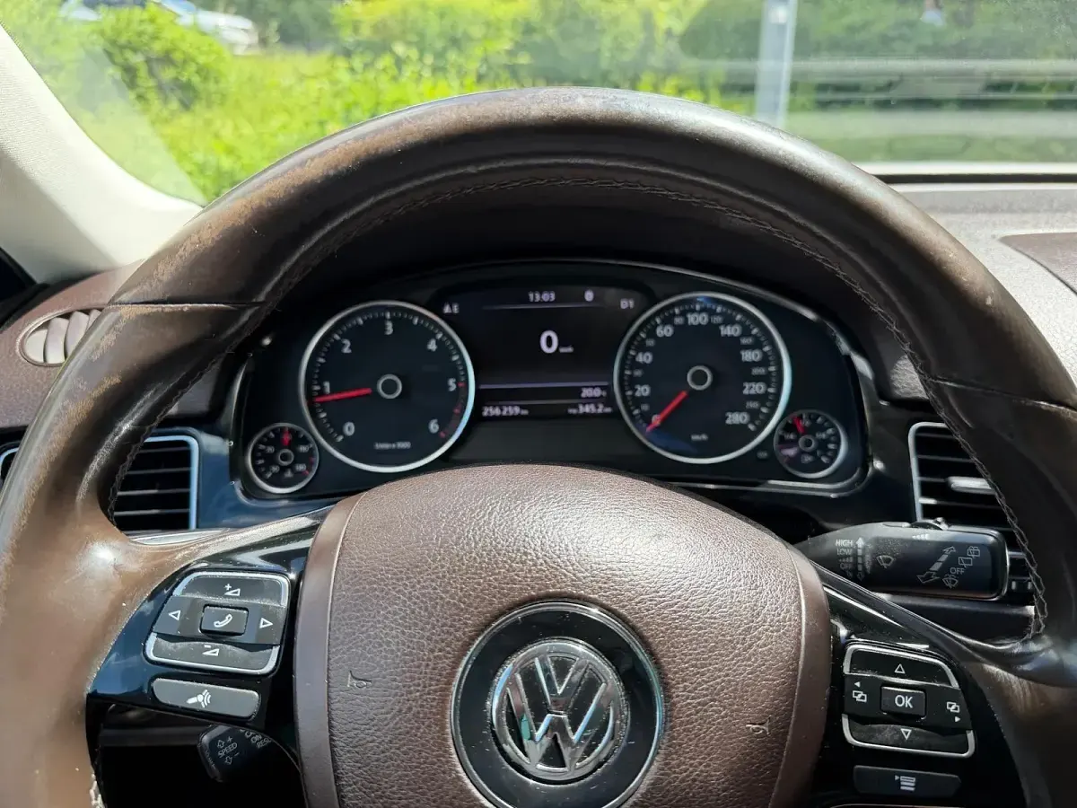 Gebraucht VW Touareg 262 PS (192 kW) 2014 Braun SUV