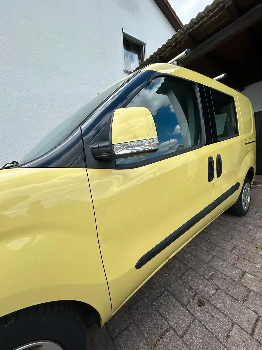 Gebraucht Fiat Doblò 105 PS (77 kW) 2013 Gelb Van / Kleinbus