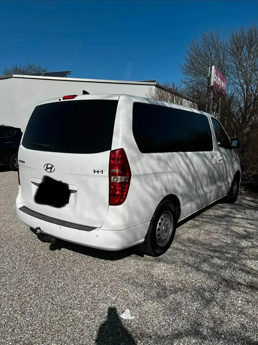 Gebraucht Hyundai H-1 170 PS (125 kW) 2015 Weiß Van / Kleinbus