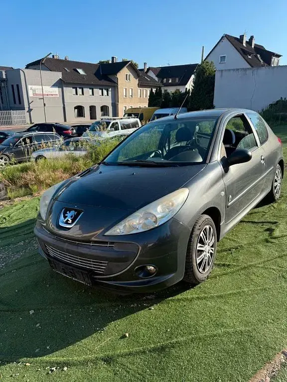 Gebraucht Peugeot 206+ 73 PS (53 kW) 2012 Grau Kleinwagen