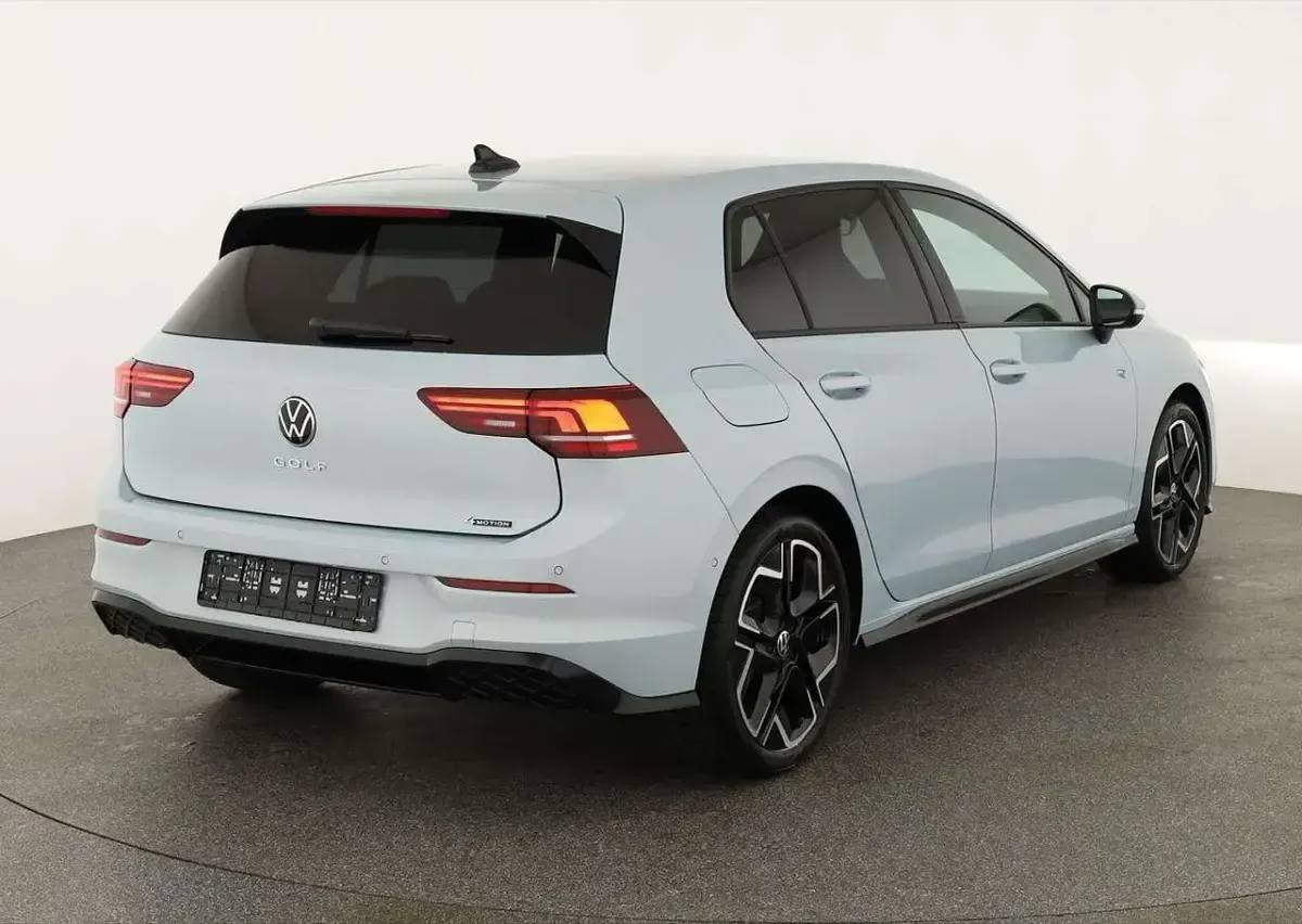 Neu VW Golf VIII R-line 204 PS (150 kW) 2026 Crytsal blue metallic Limousine