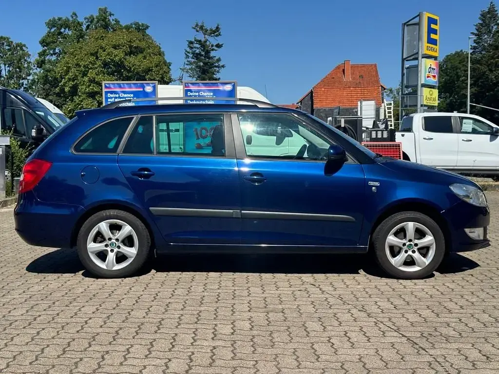 Gebraucht Skoda Fabia Family 86 PS (63 kW) 2011 Blau Kombi