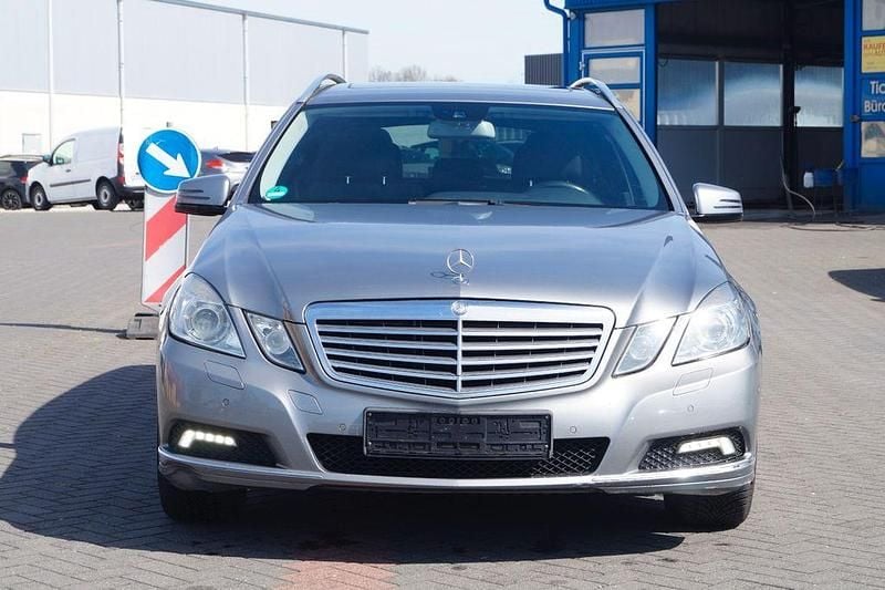 Gebraucht Mercedes E250 204 PS (150 kW) 2010 Silber Kombi